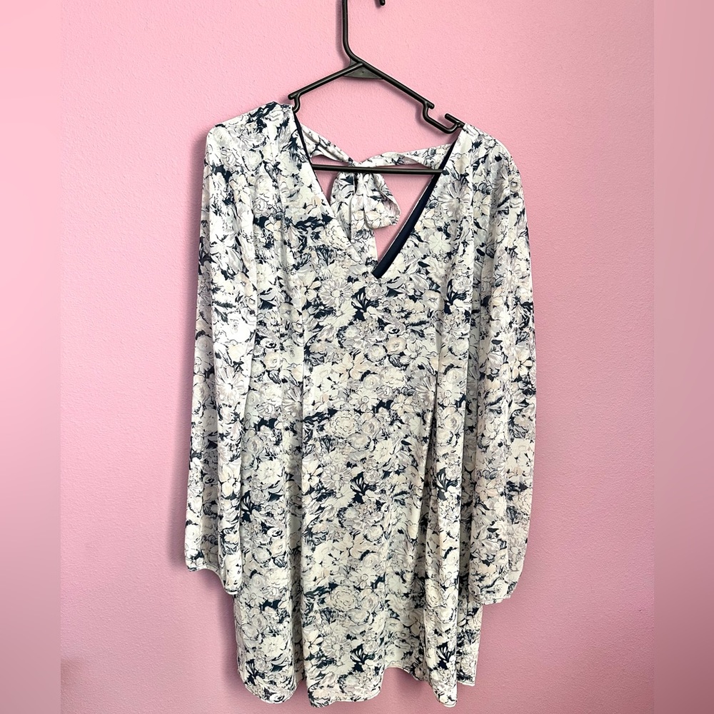 BCBGeneration floral shift dress size L